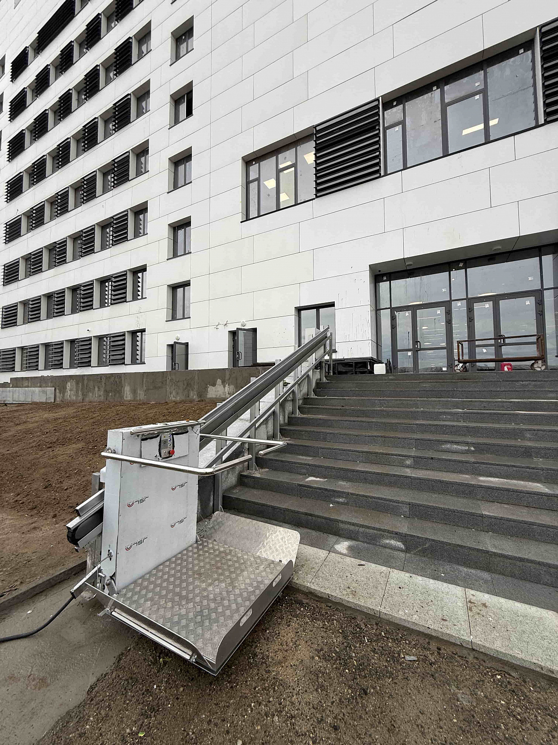 Три наклонные подъемные платформы РПМ-01 в городе Свободный